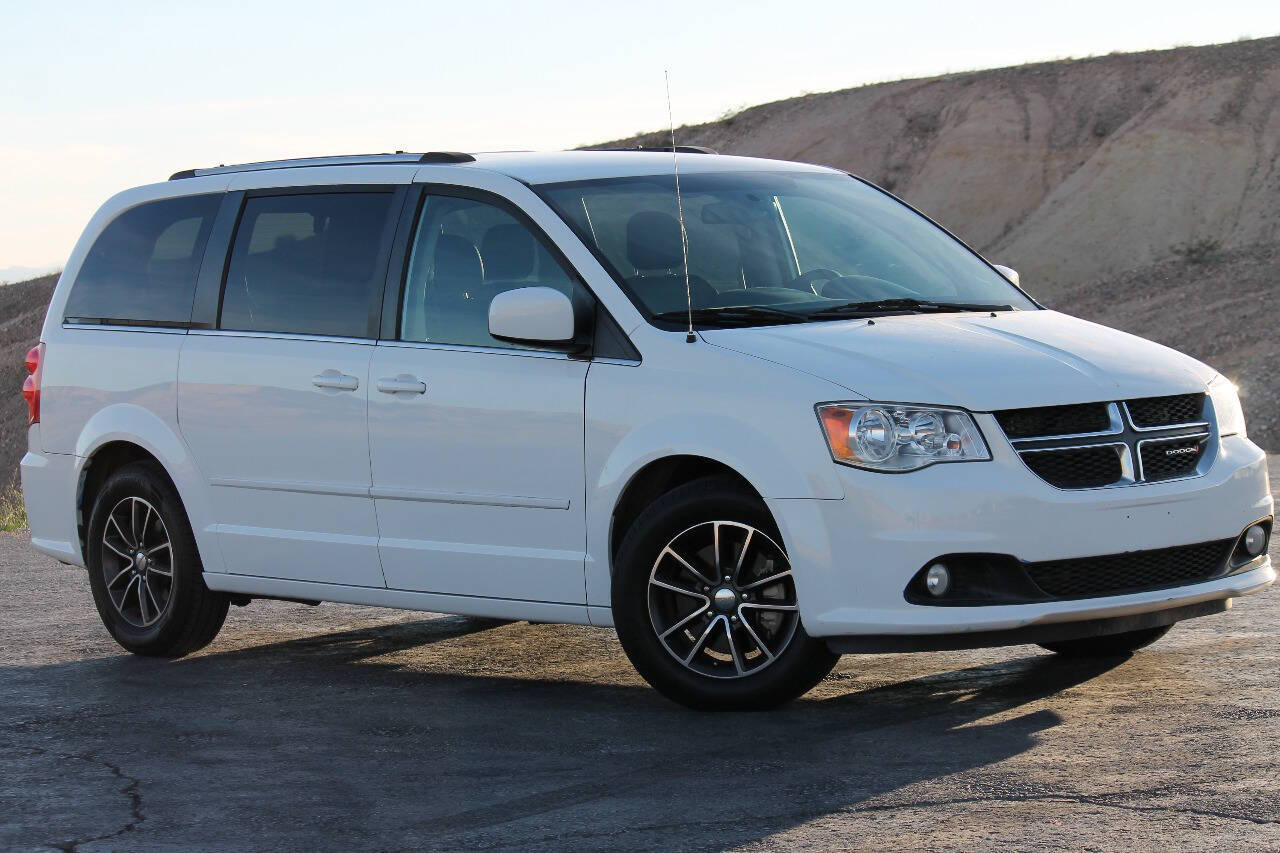 White 2017 Dodge Grand Caravan SXT SXT 4dr Mini-Van 2