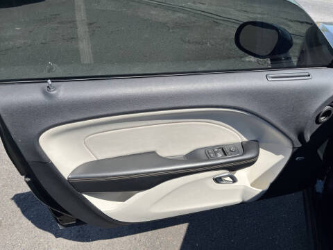 2015 Dodge Challenger SXT Plus