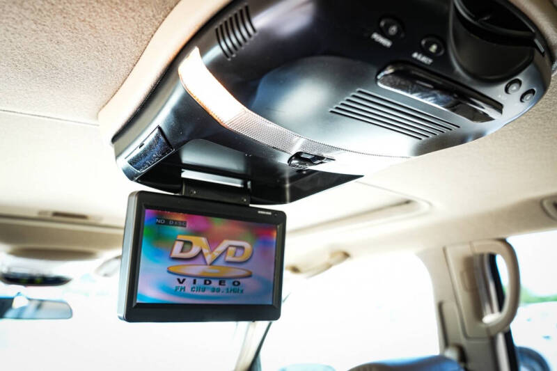 2004 Toyota Sequoia SR5