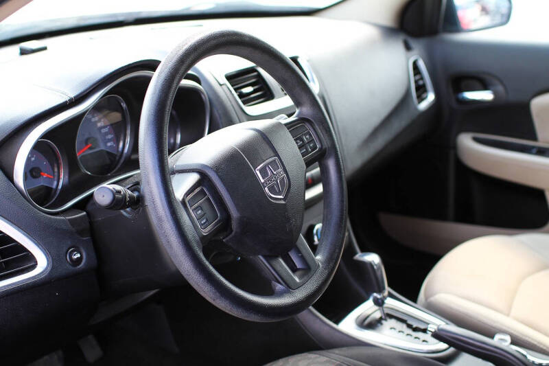 2013 Dodge Avenger SE