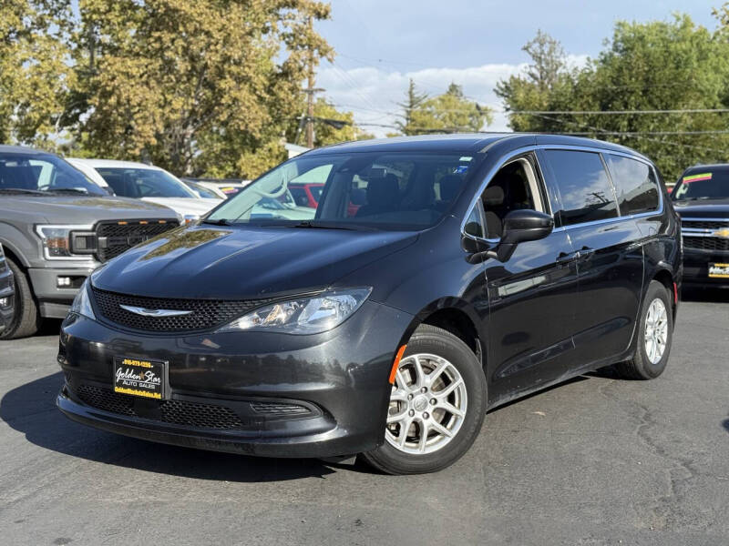 2022 Chrysler Voyager LX's photo