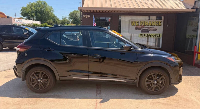2022 Nissan Kicks SR