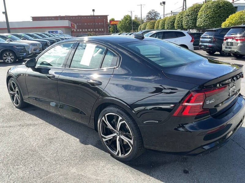 2024 Volvo S60 B5 Core Dark Theme