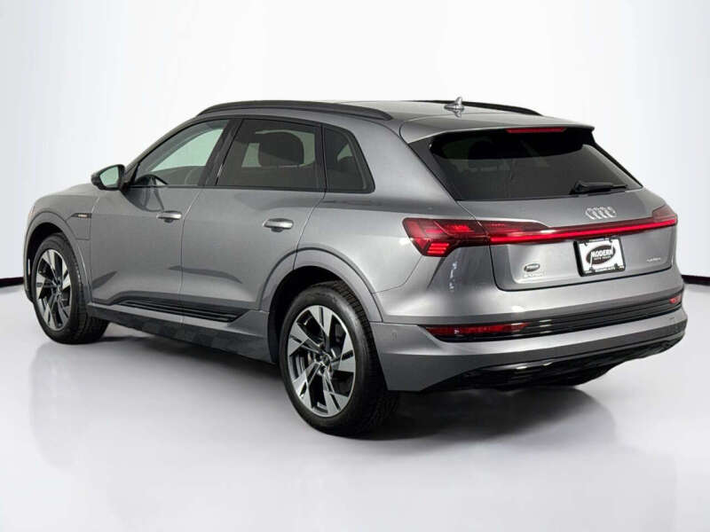 2021 Audi e-tron quattro Premium