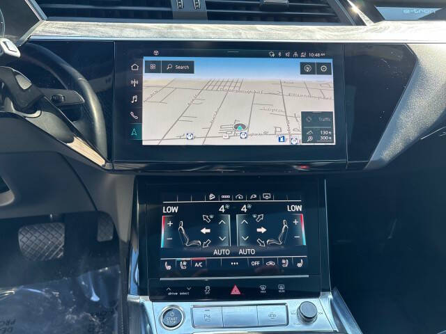 2022 Audi e-tron quattro Premium Plus