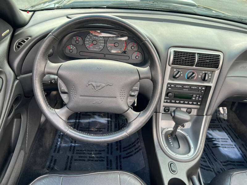 2004 Ford Mustang Deluxe