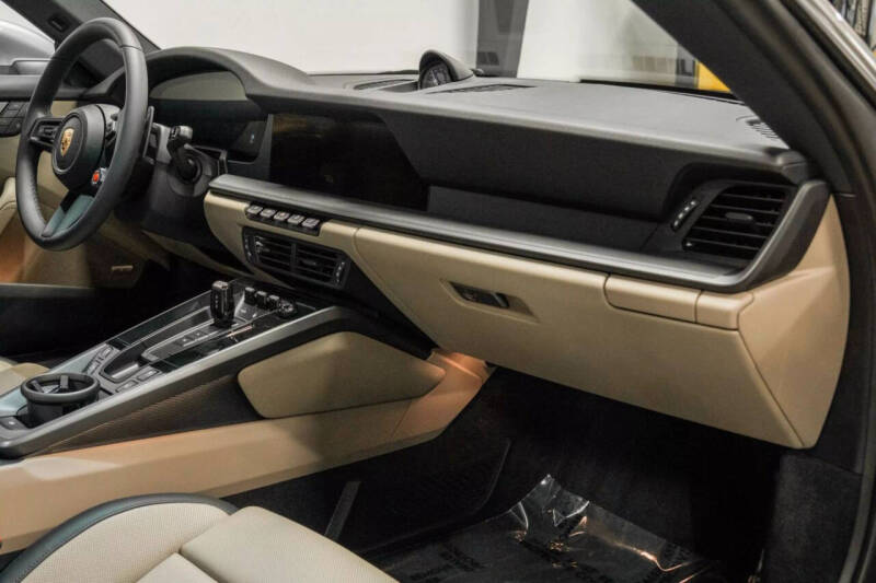 2025 Porsche 911 Carrera