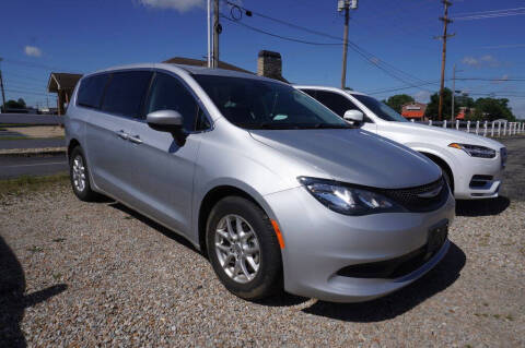 2023 Chrysler Voyager LX