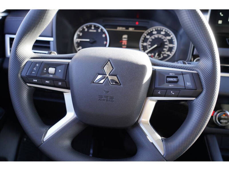 2025 Mitsubishi Outlander ES