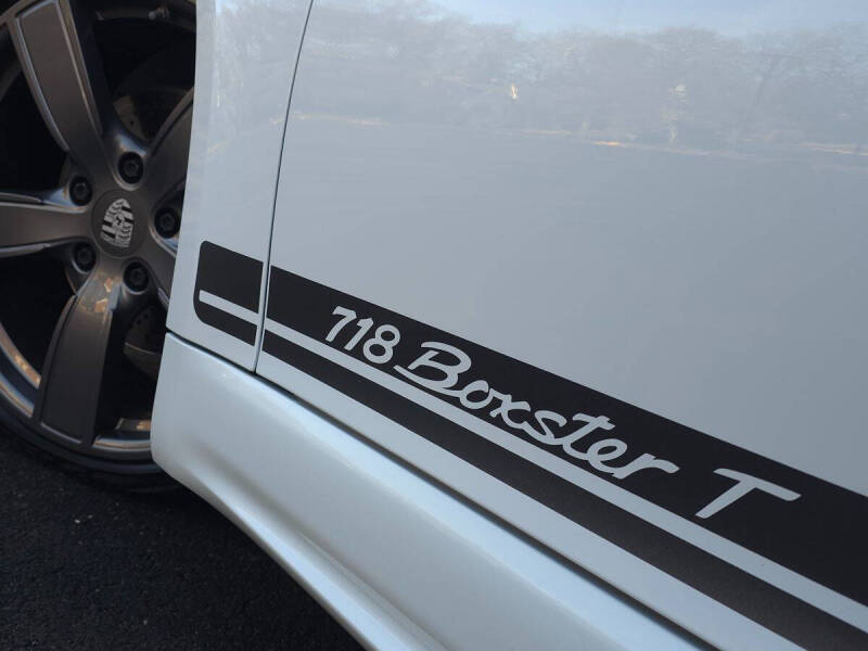 2023 Porsche 718 Boxster T