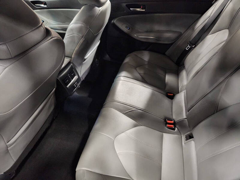 2021 Toyota Avalon Hybrid XLE