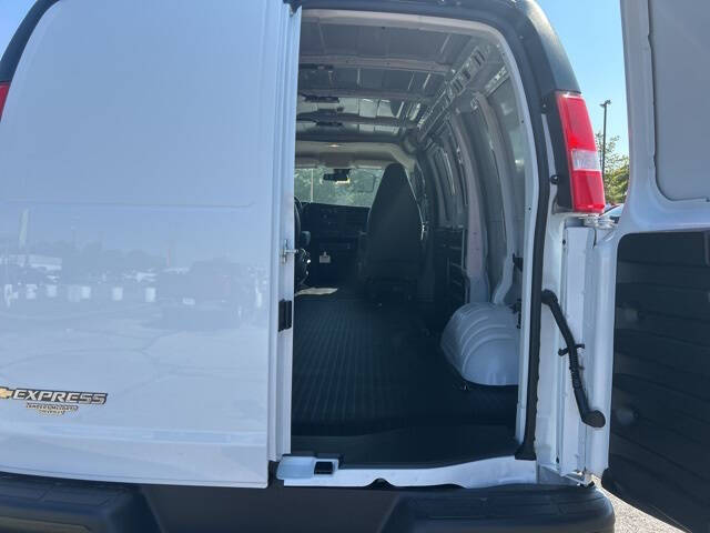 2025 Chevrolet Express 2500