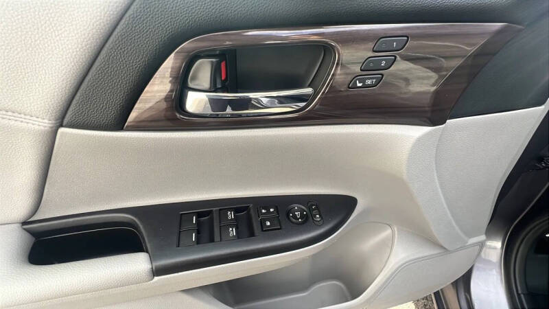 2017 Honda Accord EX-L w/Navi w/Honda Sensing