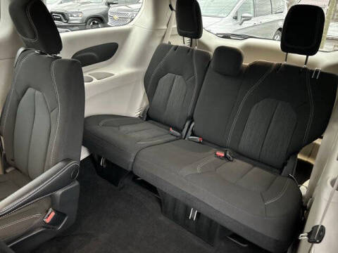 2022 Chrysler Voyager LX