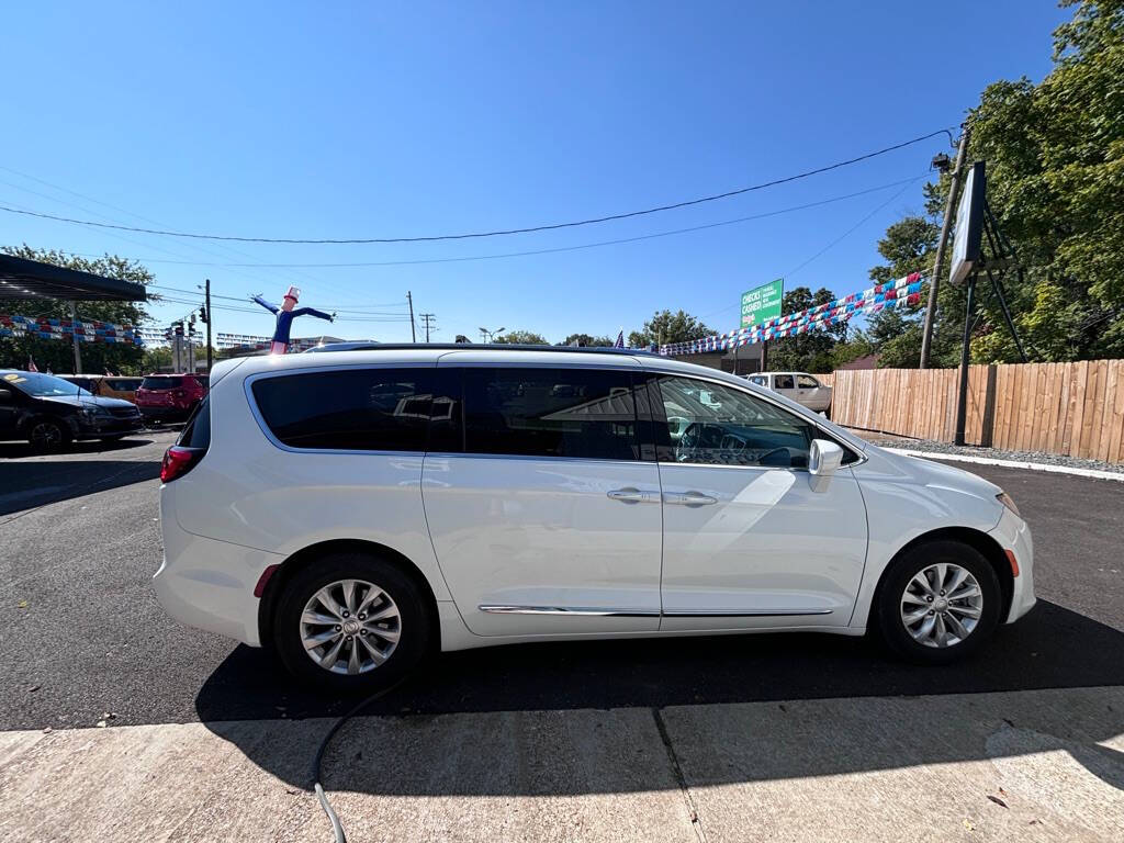 2019 Chrysler Pacifica for sale at Michael Johnson @ Allens Auto Sales Hopkinsville in Hopkinsville, KY