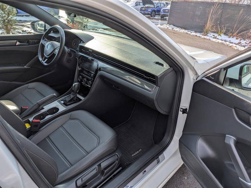 2021 Volkswagen Passat R-Line