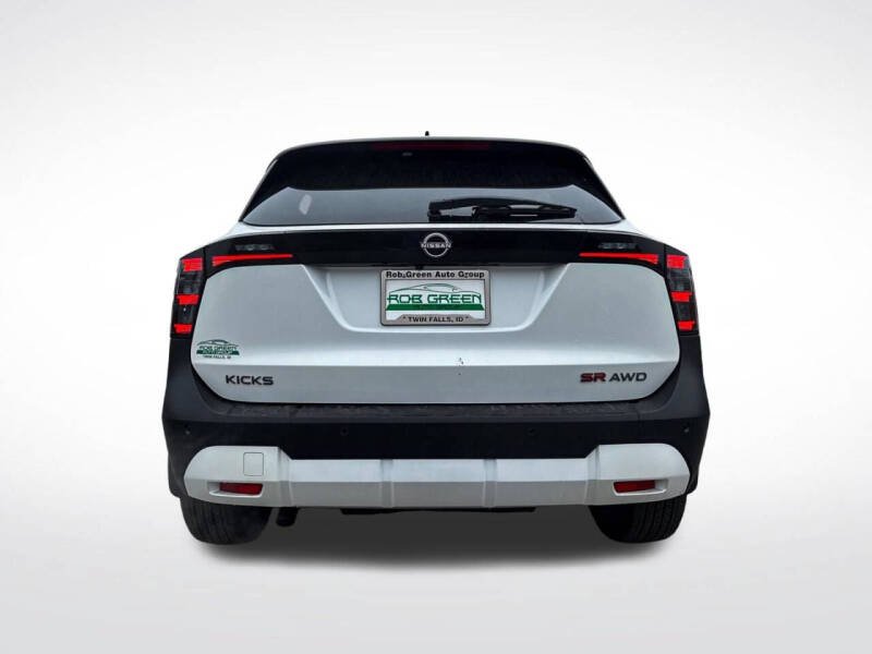 2026 Nissan Kicks SR