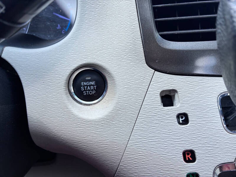2012 Toyota Sienna
