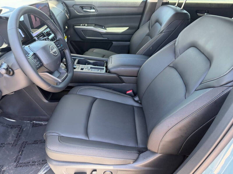 2026 Nissan Pathfinder SL