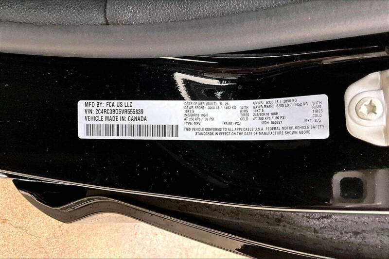 2027 Chrysler Pacifica Select
