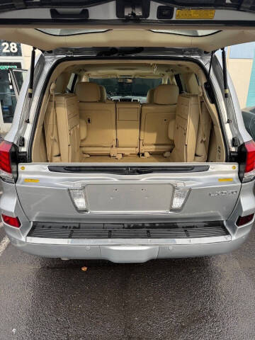 2013 Lexus LX 570