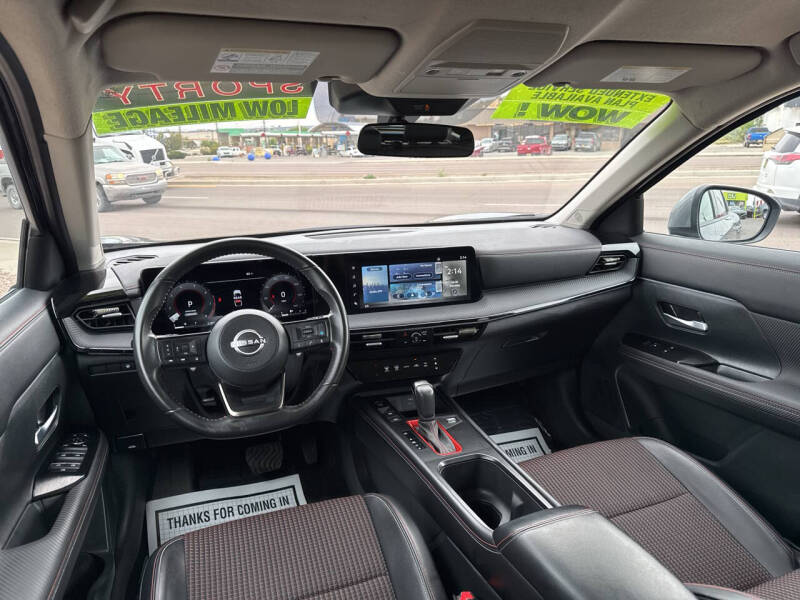 2025 Nissan Kicks SR
