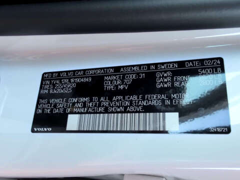 2024 Volvo XC60 B5 Plus Dark Theme