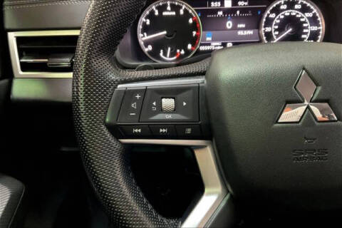 2023 Mitsubishi Outlander SE