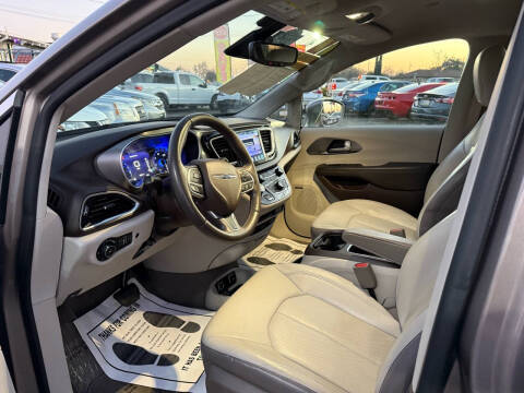 2017 Chrysler Pacifica Touring-L Plus