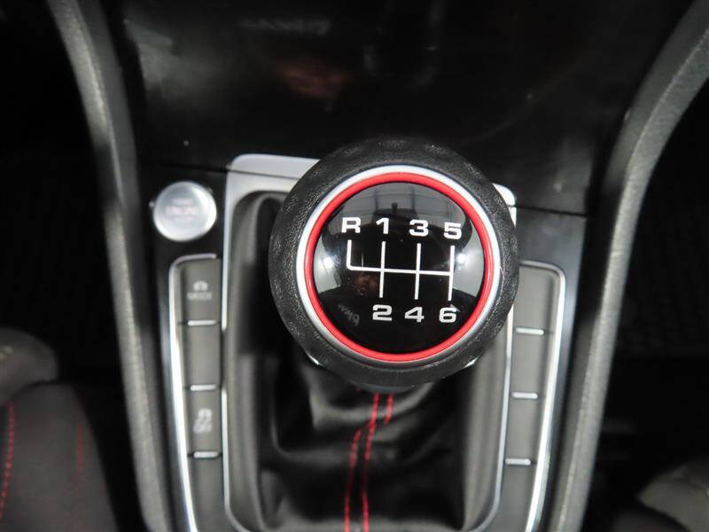 2017 Volkswagen Golf GTI Sport