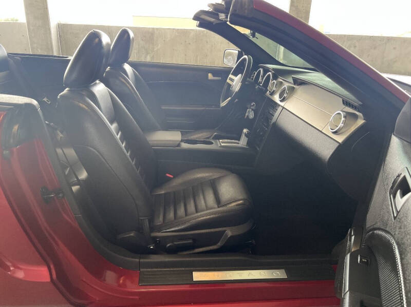 2005 Ford Mustang GT Deluxe