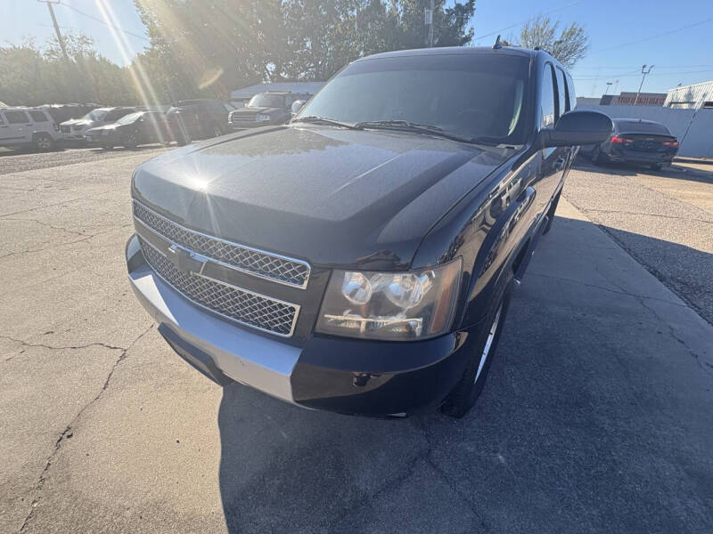 2013 Chevrolet Suburban LT's photo
