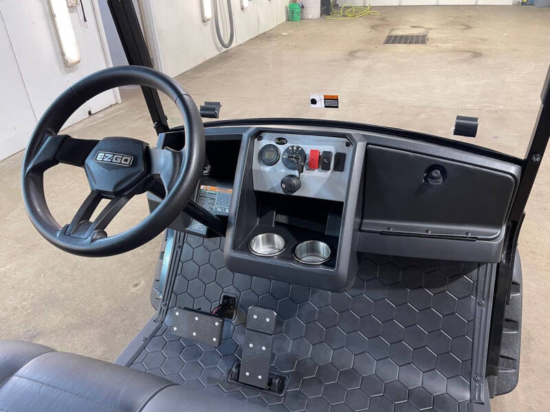 2025 E-Z-GO Express 6 ELiTE Lithium
