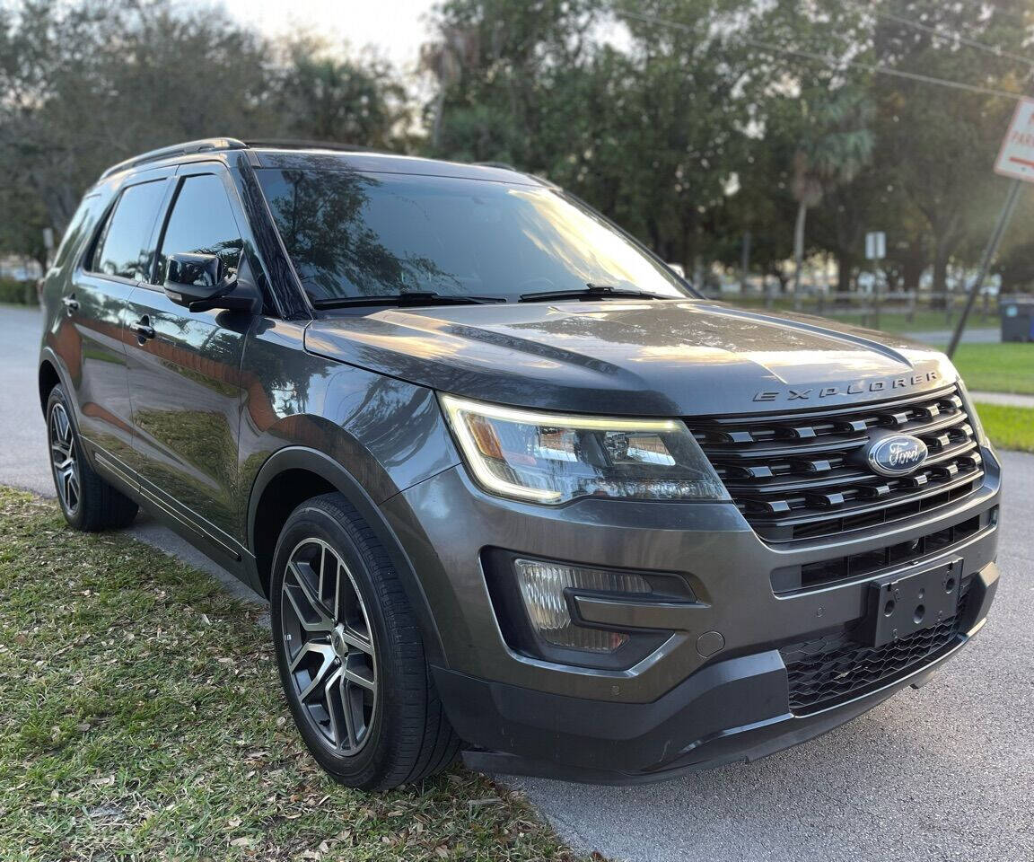 2016 Ford Explorer  - $18,915