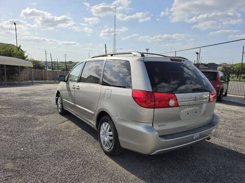 2007 Toyota Sienna LE 7-Passenger