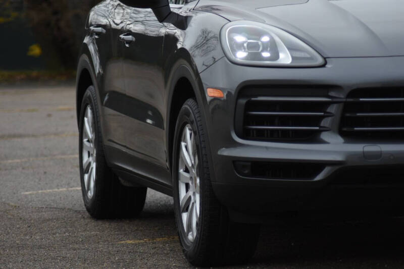 2023 Porsche Cayenne null photo 5