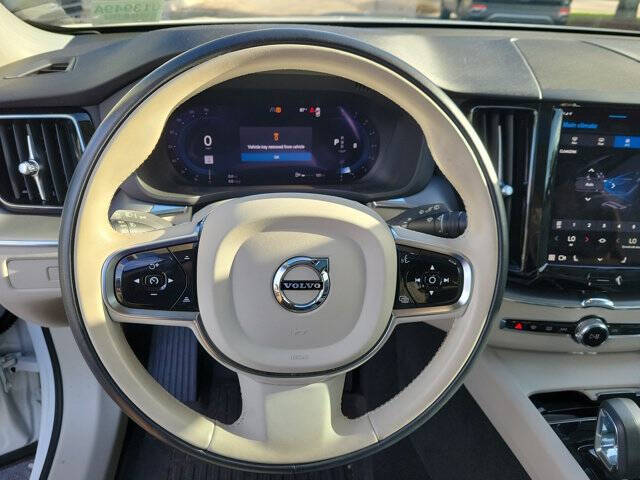 2024 Volvo XC60 B5 Core Dark Theme