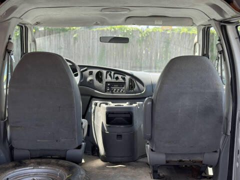 2003 Ford E-Series E-150 Base