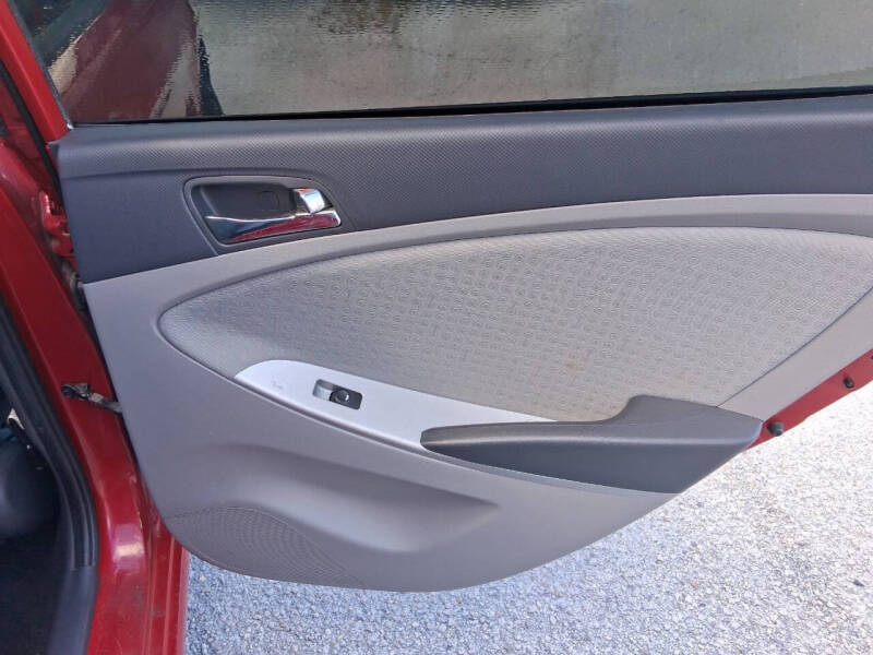 2013 Hyundai Accent SE