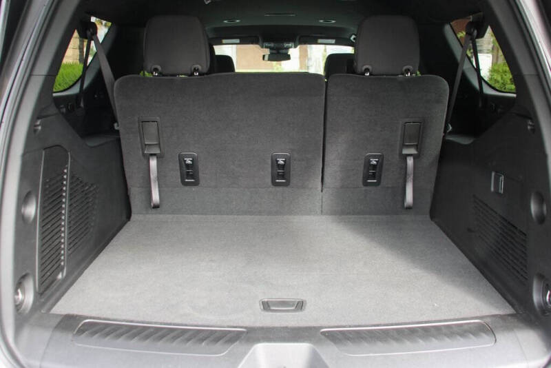 2025 Chevrolet Suburban LS