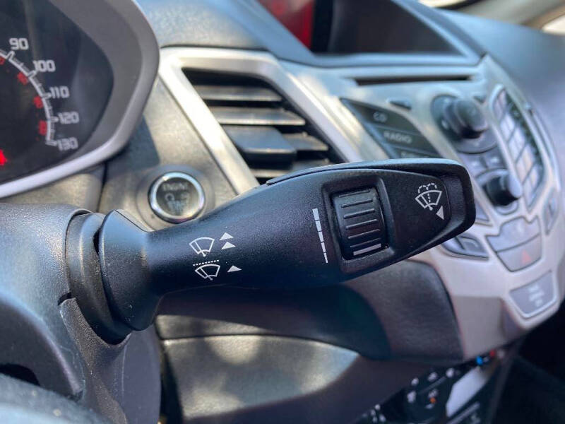 2011 Ford Fiesta SES