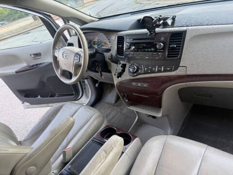 2012 Toyota Sienna XLE 8-Passenger