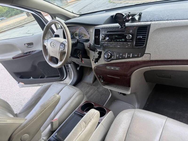 2012 Toyota Sienna XLE 8-Passenger