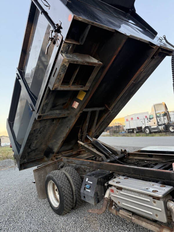 2012 Mitsubishi Fuso FE180