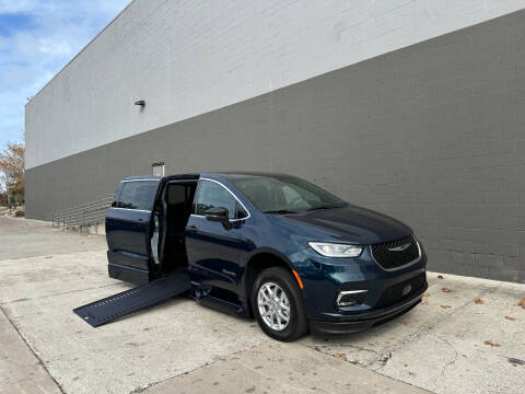 2025 Chrysler Pacifica Select