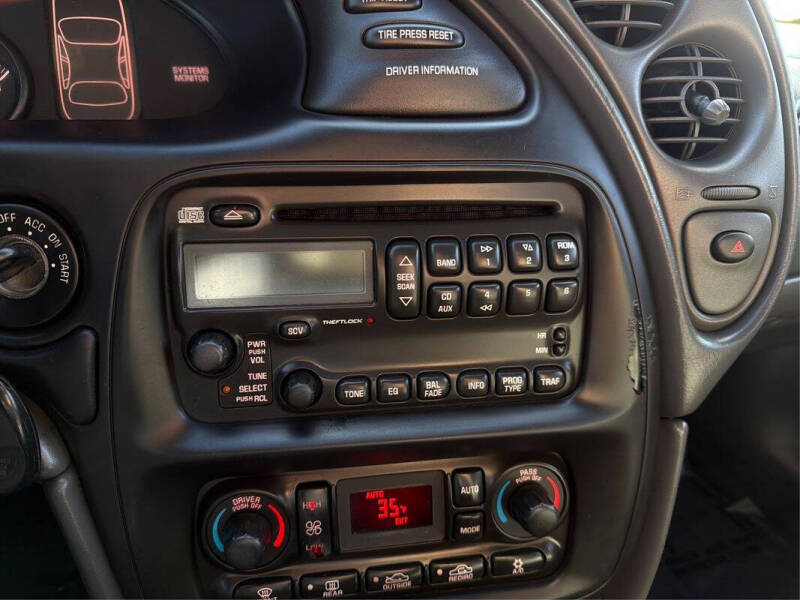 2004 Pontiac Bonneville SE