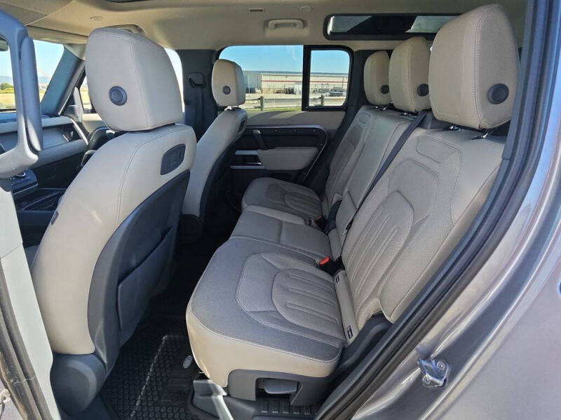 2020 Land Rover Defender 110 SE