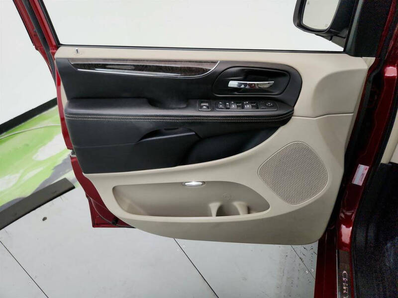 2013 Chrysler Town and Country Touring-L