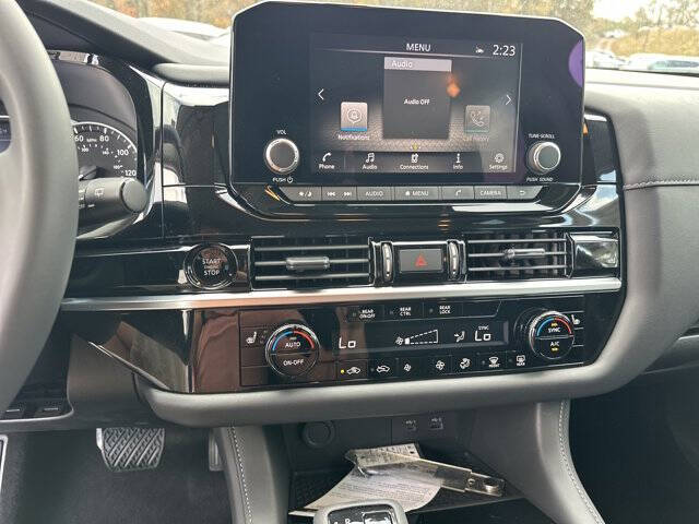 2025 Nissan Pathfinder SV