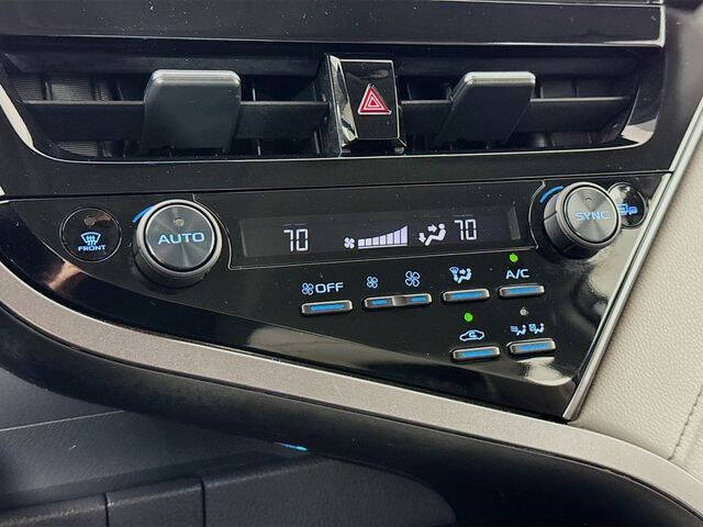 2022 Toyota Camry Hybrid XLE